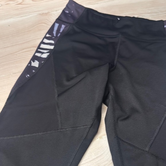 Black Mesh Panel Leggings - Picture 2 of 3